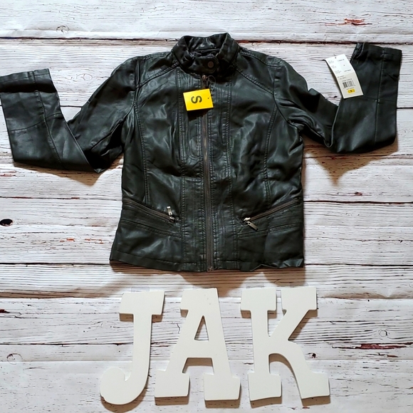 Bernardo Jackets & Blazers - 🆕️ BERNARDO FAUX LEATHER JACKET